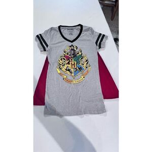 Harry Potter Juniors Hogwarts Crest Caped  Short Sleeve T-Shirt Gray Black Sz XL
